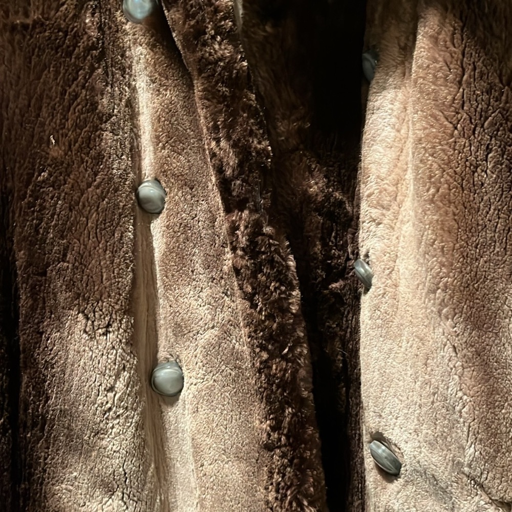 Authentic vintage fur coat- wears like a small, no size tag… GORGEOUS - Picture 3 of 7